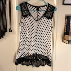 🍍EUC White House Black Market Lace Trimmed Tank Size Small